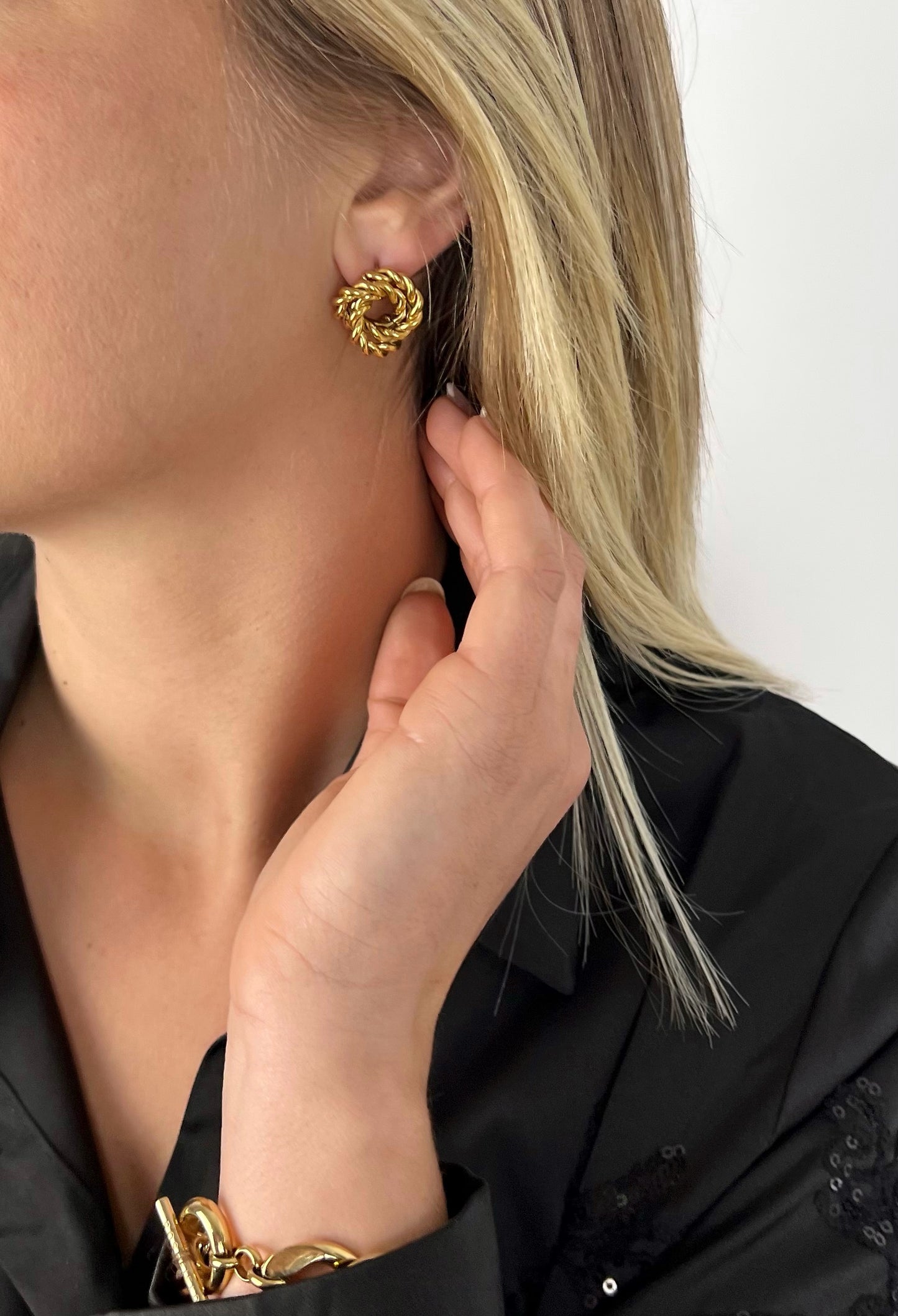 Boucles d’oreilles dorées • Torsadées
